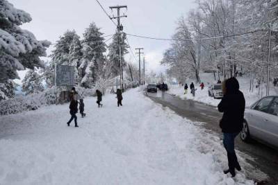 Χιονοπόλεμος για μικρούς και μεγάλους στο Τουριστικό του Ταϋγέτου (Φωτογραφίες)