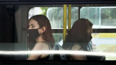 Μάσκες: Καταργούνται από την Τετάρτη 1η Ιουνίου σε σχολεία αεροπλάνα και υπεραστικές συγκοινωνίες