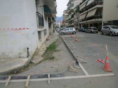 Πεζοδρόμια στη Μαιζώνος