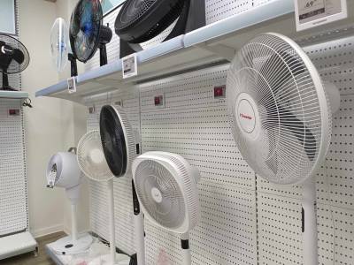 “Φεύγουν” ανεµιστήρες και κλιµατιστικά...