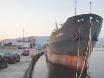 Σαπιοκάραβα στο λιμάνι...