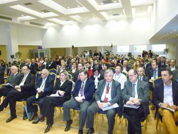 Η συνεργασία κράτους - ιδιωτών "κλειδί" για την αύξηση των εξαγωγών