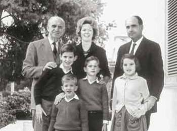 Η Irish Times κάνει αφιέρωμα στην "χαρισματική οικογένεια Παπανδρέου"