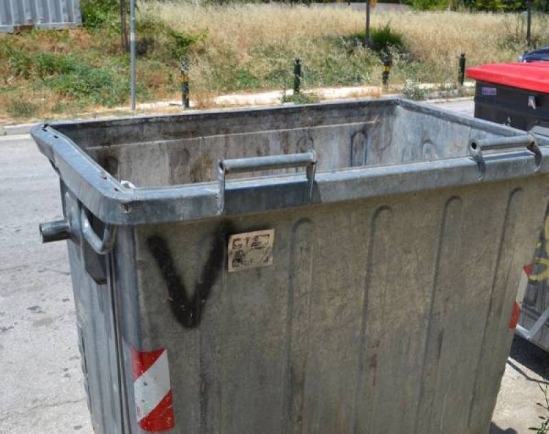 Πρόβλημα έφερε η απόσυρση των κάδων απορριμμάτων από εθνικό και επαρχιακό δίκτυο