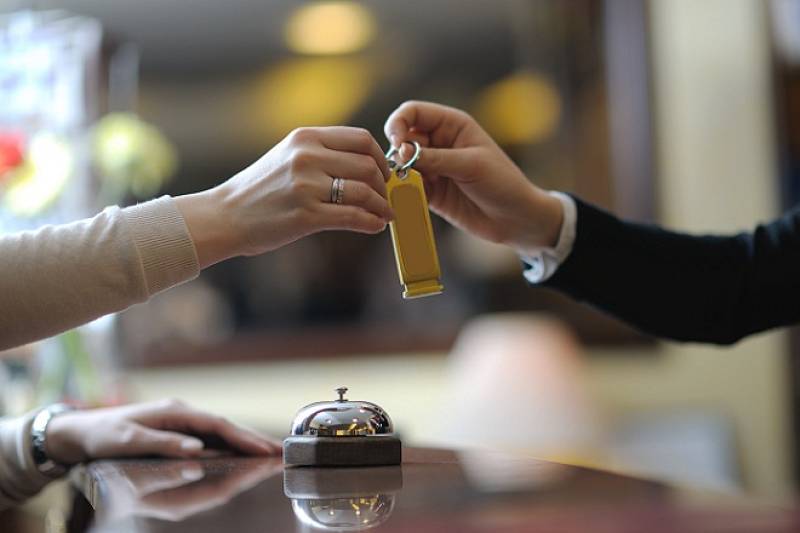 Ξενοδόχοι: «Οι αγρότες πρέπει να καταλάβουν ότι υποφέρουμε» (βίντεο)