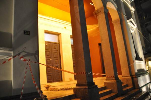 Επεσε τμήμα της οροφής της Λαϊκής Σχολής στην Καλαμάτα