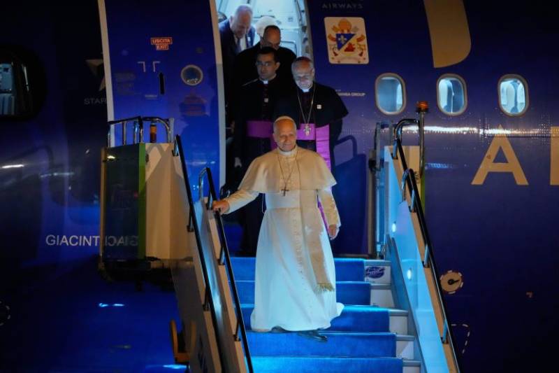 Η άφιξη του Πάπα Λέοντος στην Κωνσταντινούπολη – Ο πρώτος Ποντίφικας που επισκέπτεται την ιστορική Νίκαια (βίντεο)