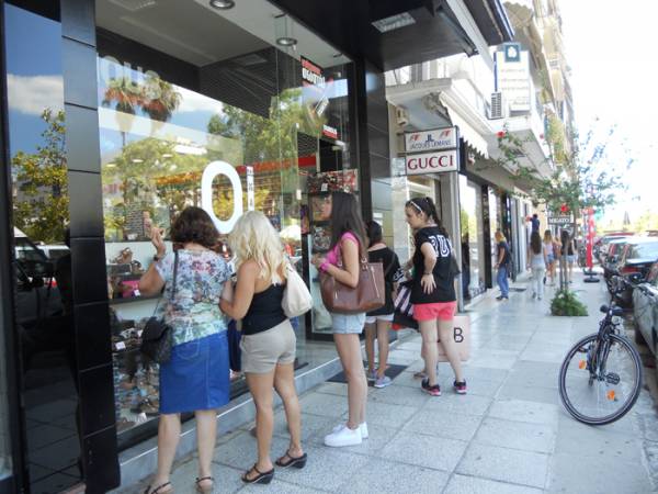 Εκπτώσεις από 30% έως 80% στα εμπορικά της Καλαμάτας