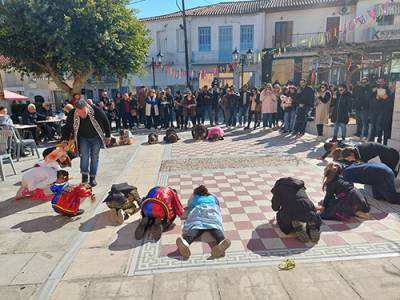 Ξεφάντωσαν στο Χαρακοπιό - "Πώς το τρίβουν το πιπέρι" από μικρούς χορευτές (φωτογραφίες - βίντεο)
