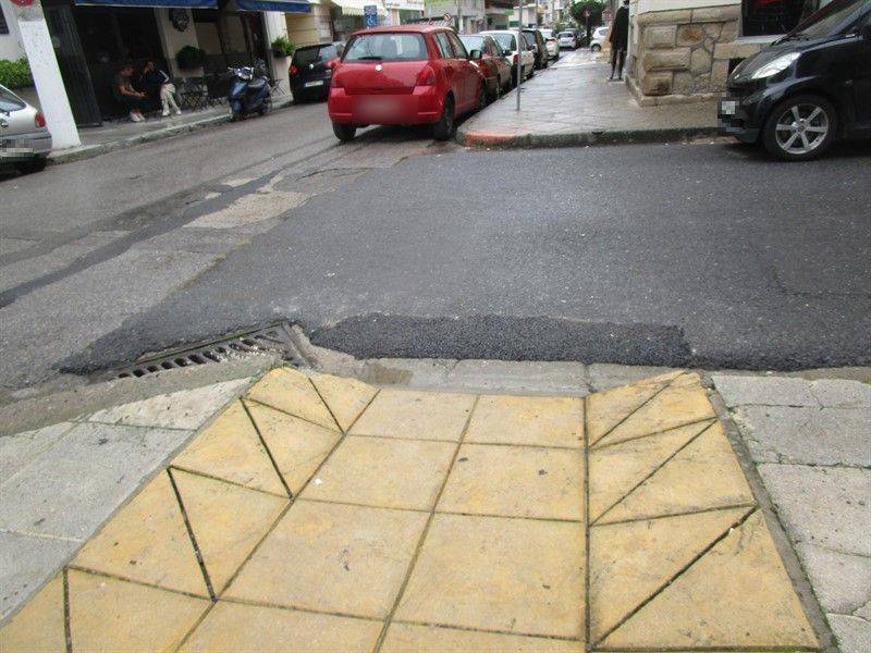 Καλαμάτα: Παρεμβάσεις στις ράμπες ΑμεΑ από τον Δήμο (φωτο)