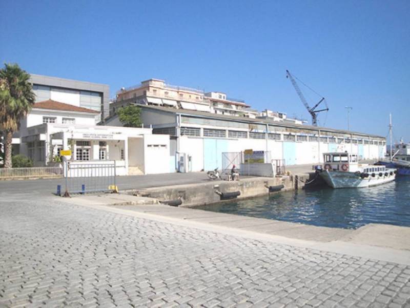 Καλαμάτα: 18 μετανάστες διασώθηκαν και φιλοξενούνται στις αποθήκες του λιμανιού