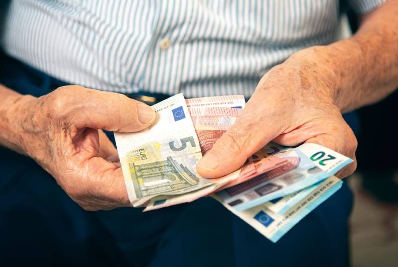 Νωρίτερα οι συντάξεις Μαΐου