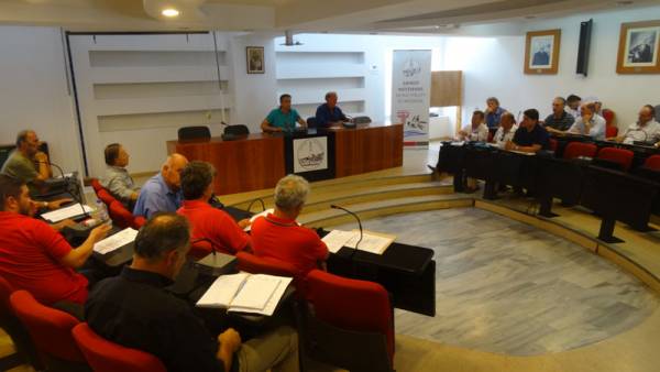 Βολές κατά Τσώνη για δρόμο και Λιμενικά