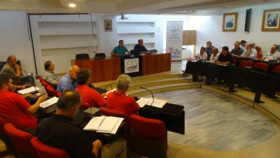 Βολές κατά Τσώνη για δρόμο και Λιμενικά