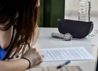 Πανελλήνιες 2022: Υποχρεωτική η μάσκα – Τι θα γίνει σε σχολεία, πανεπιστήμια