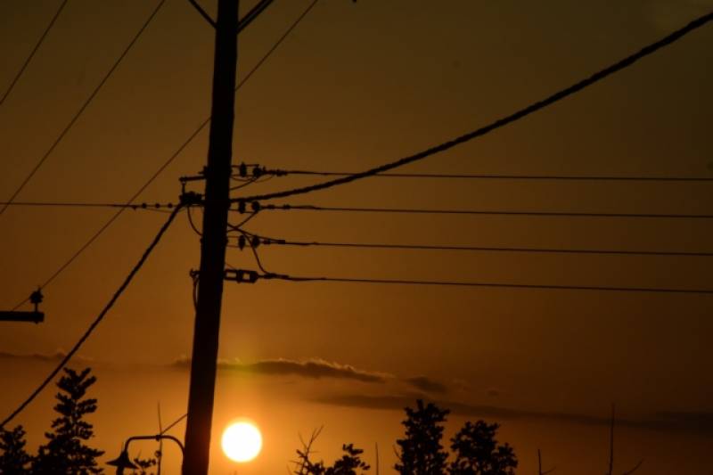 Παραμένουν στο σκοτάδι περιοχές των Νοτίων Προαστίων μετά από έκρηξη σε υποσταθμό
