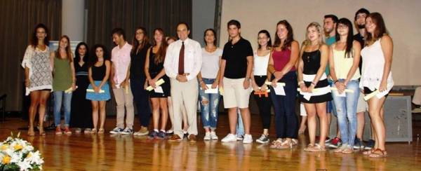 Απονομή επαίνων και δωροεπιταγών σε παιδιά τριτέκνων, που πέτυχαν σε ΑΕΙ-ΤΕΙ