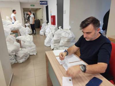 Και σήμερα η παραλαβή του εκλογικού υλικού από τον Δήμο Καλαμάτας