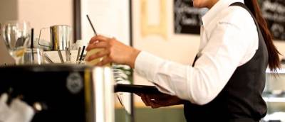 Πού χάθηκαν οι εργαζόμενοι - Μαγαζιά αναζητούν για μήνες χωρίς αποτέλεσμα (Βίντεο)