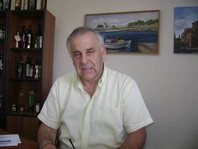 Κυπαρισσία: Τιμούν τον Αντώνη Παρασκευόπουλο που συνταξιοδοτείται