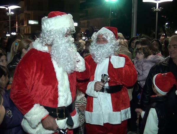 Μελωδίες και τραγούδια στην πλατεία της Μεσσήνης