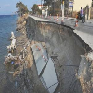 Αποκαταστάθηκαν η παλαιά Ε.Ο. Κορίνθου - Πατρών στο σημείο που είχε καταρρεύσει