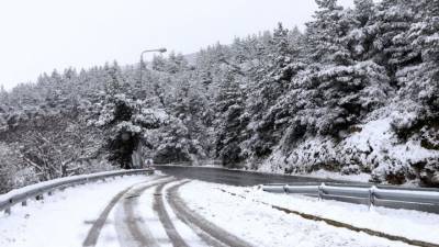 Με αλυσίδες η κίνηση στην Αθηνών – Λαμίας