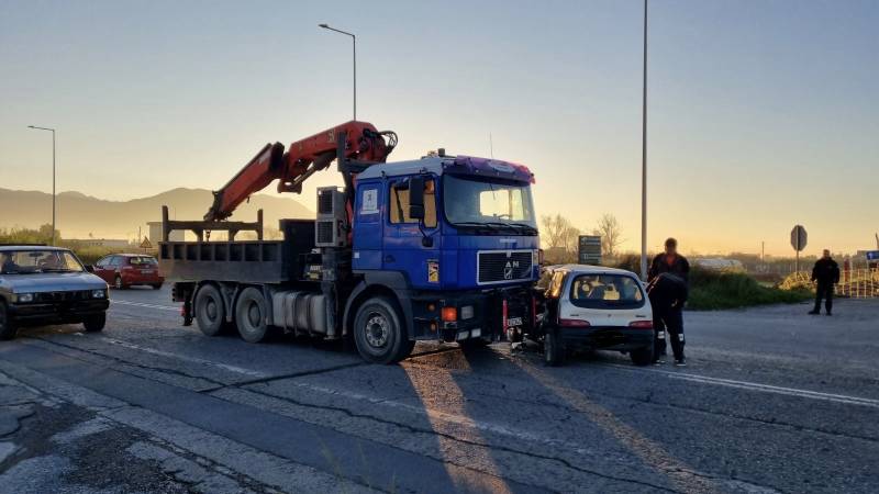Τροχαίο με εγκλωβισμό στον δρόμο Ασπρόχωμα - Μεσσήνη: Αναζητείται ο υπαίτιος οδηγος