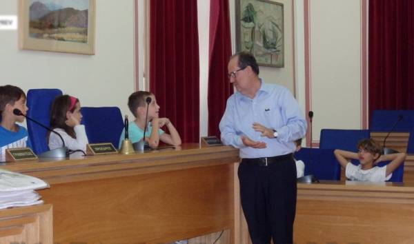 Μαθητές του 21ου Δημοτικού Καλαμάτας στο δημαρχείο