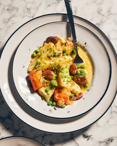 Αγκινάρες με αρακά, κουκιά και μάραθο