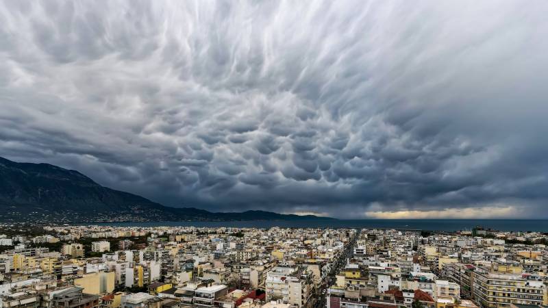 Σπάνια νέφη «Mammatus» πάνω από την Καλαμάτα