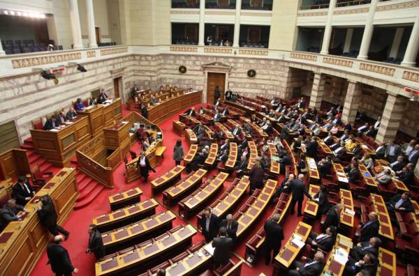 Αμειβόμενοι επαγγελματίες σε αυτοδιοίκηση και κόμματα 