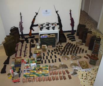 Οπλοστάσιο στο σπίτι 63χρονου στην Αρεόπολη