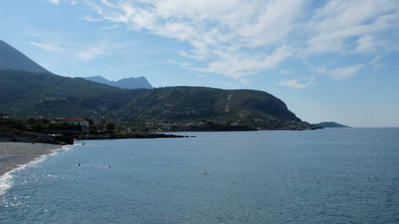 Δυτική Μάνη: Καθαρίζουν την παραλία Πανταζή