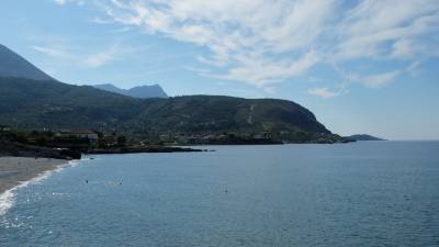 Δυτική Μάνη: Καθαρίζουν την παραλία Πανταζή