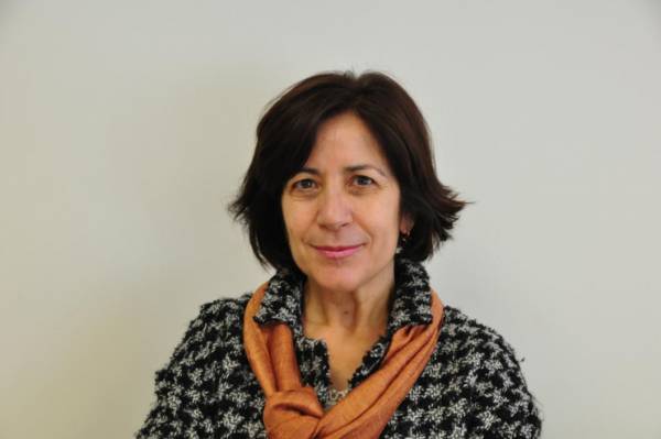 Kοζομπόλη: «Δεν είναι όραμα της Αριστεράς η διανομή κουπονιών»