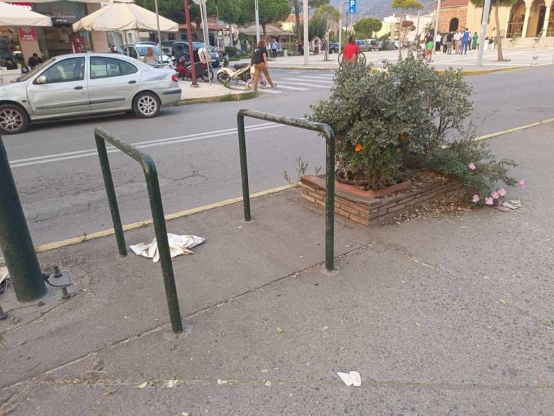 Πεταμένες αφίσες