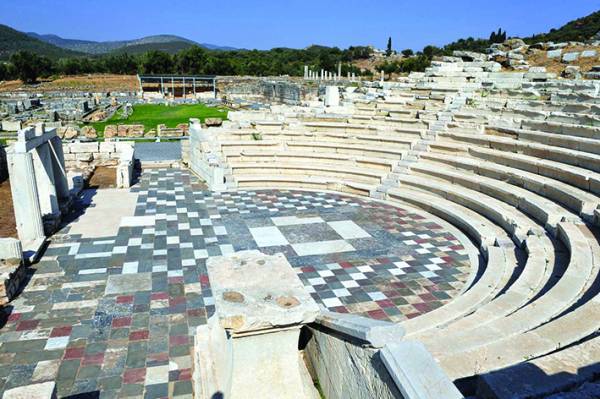 Πέτρος Θέμελης για Gucci: Οχι στον Παρθενώνα αλλά ναι στην Αρχαία Μεσσήνη