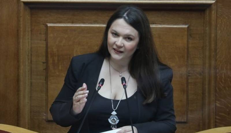 Στο ΠΑΣΟΚ - ΚΙΝΑΛ προσχώρησε η βουλευτής Κωνσταντίνα Αδάμου