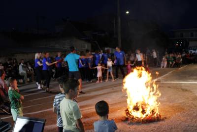 «Τα ριζικάρια του Κλήδονα και οι φωτιές του Αϊ-Γιάννη» - Αναβίωση παραδοσιακού εθίμου στη Μεσσήνη