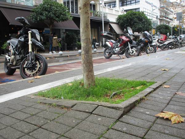 Πέταξαν τους κυβόλιθους