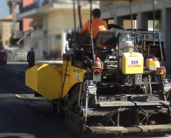 Ασφαλτόστρωση και πλακόστρωση δρόμων της Κυπαρισσίας
