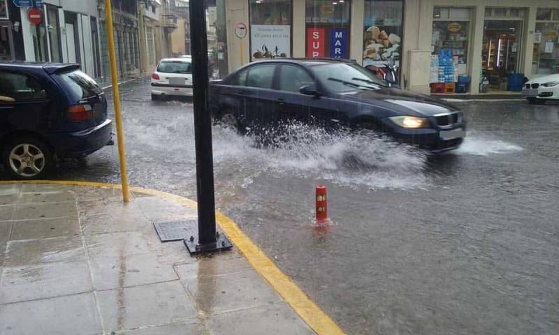 Ανεπαρκές το δίκτυο ομβρίων, λέει ο Μάκαρης
