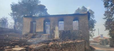 Καμένα οικήματα στο Κρυονέρι