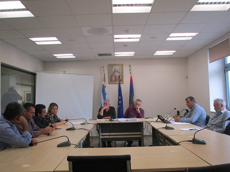 Κρυφτούλι με μαγαζί στη Ναυαρίνου: Τη μία μέρα το κλείνουν, την άλλη ανοίγει με άλλη επωνυμία!