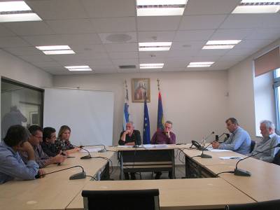 Κρυφτούλι με μαγαζί στη Ναυαρίνου: Τη μία μέρα το κλείνουν, την άλλη ανοίγει με άλλη επωνυμία!