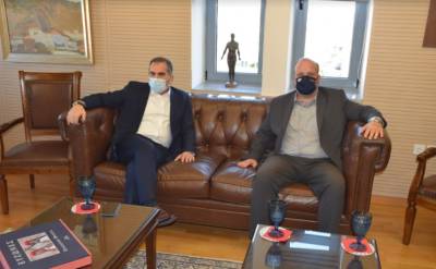 Στο δήμαρχο Καλαμάτας ο διοικητής του ΟΑΕΔ