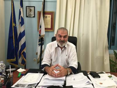 Αποφασισμένος ο Λεβεντάκης να γκρεμίσει μάντρες στα Φιλιατρά