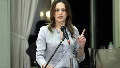 Έφη Αχτσιόγλου: Υποσχέσεις χωρίς αντίκρισμα οι δεσμεύσεις Μητσοτάκη περί μείωσης της φορολογίας για όλους