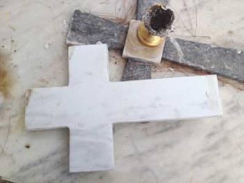 Ιερόσυλοι χτύπησαν πάλι στο νεκροταφείο Σπερχογείας